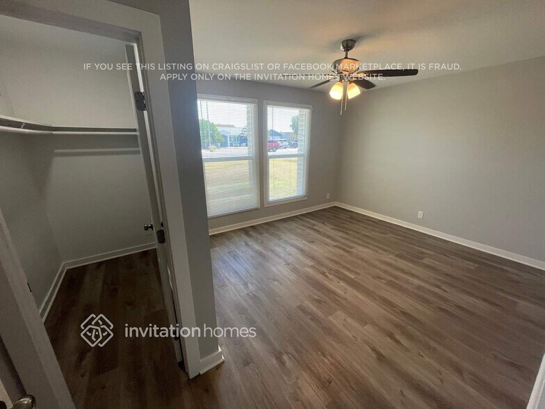 Building Photo - 10714 N 36th Ave
