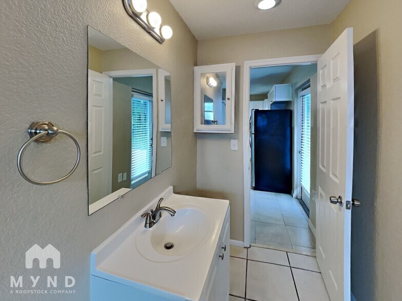 Building Photo - 5547 Golden Nugget Dr