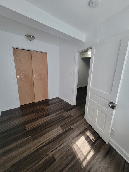 Building Photo - 3240 S Hoyne Ave