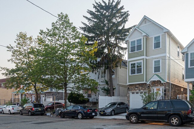 Building Photo - 223 Fairmount Ave