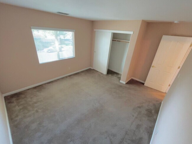 Building Photo - 6001 Jefjen Way
