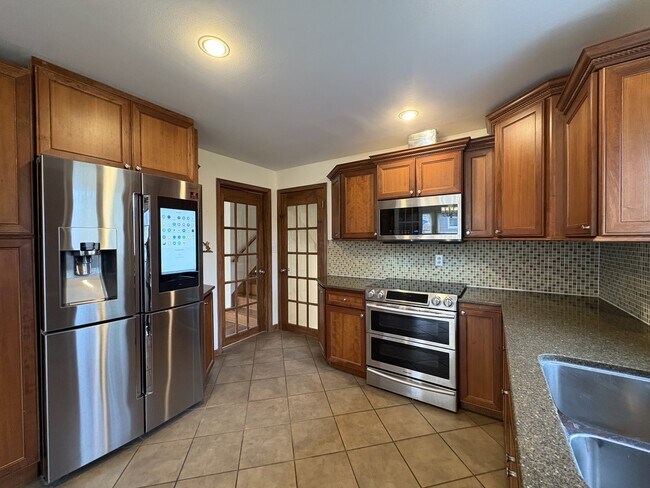 Building Photo - 5902 W 77th Terrace