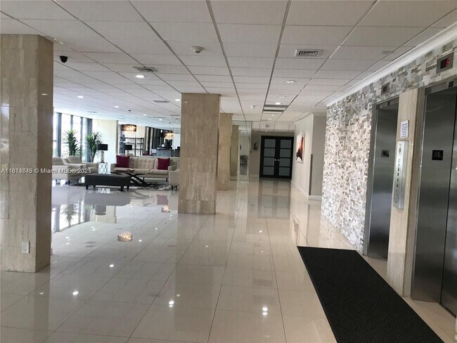 Building Photo - 2017 S Ocean Dr