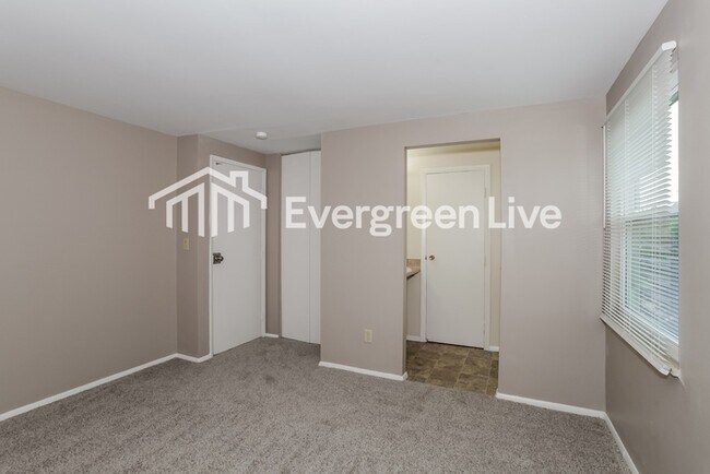 Building Photo - 5862 Brandt Pike