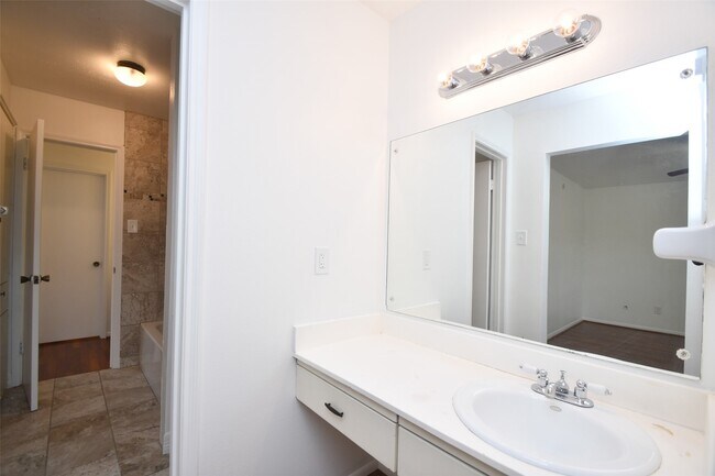 Building Photo - 10018 Knoboak Dr