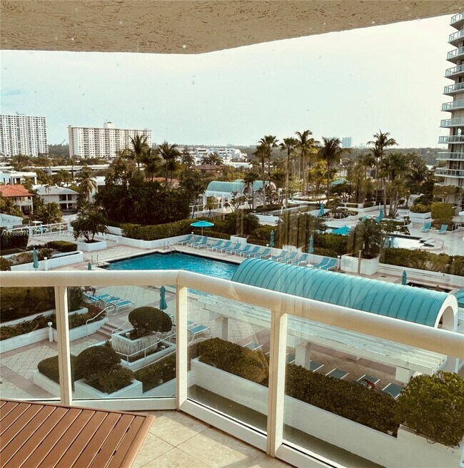 Building Photo - 16400 Collins Ave