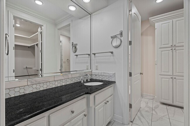 Building Photo - 17 Jeffrey Way