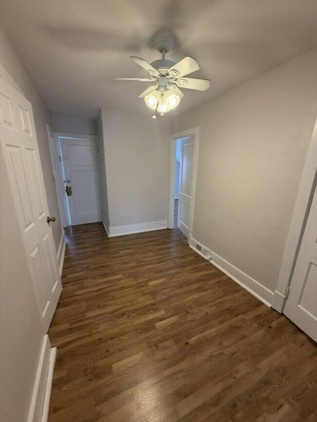 Building Photo - 256 Mabrick Ave