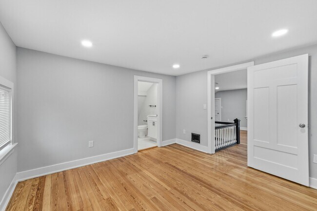 Building Photo - 2978 Wardall Ave