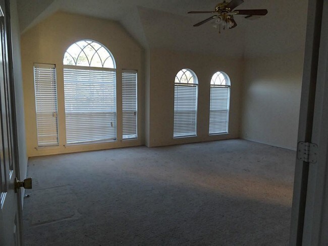 Building Photo - 323 Thorpe Springs Dr