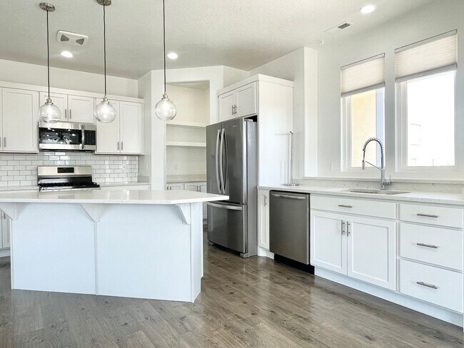 Building Photo - Gorgeous Townhome in South Jordan!