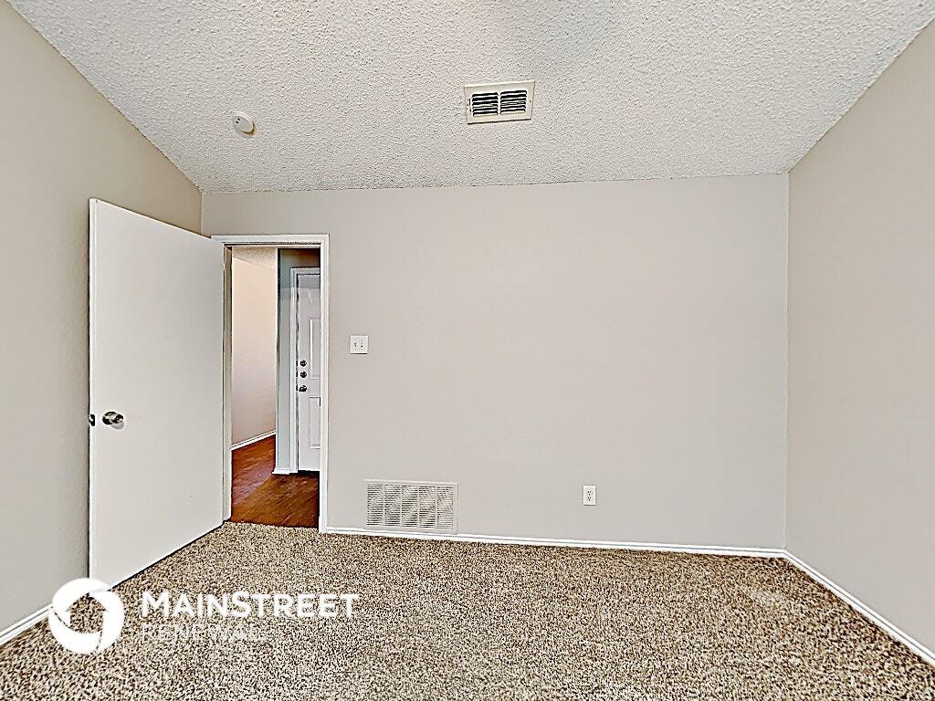 Building Photo - 808 Crystal Creek Ln