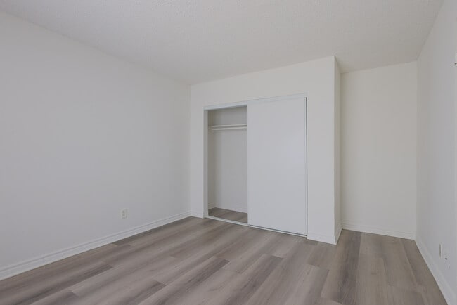 Building Photo - 943 Elden Ave