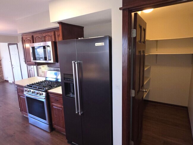 Building Photo - N67W28710 Longview St