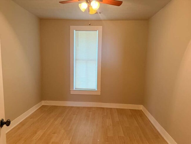 Building Photo - 150 Pecan St