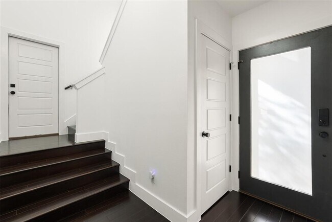 Building Photo - 1303 Azie Morton Rd