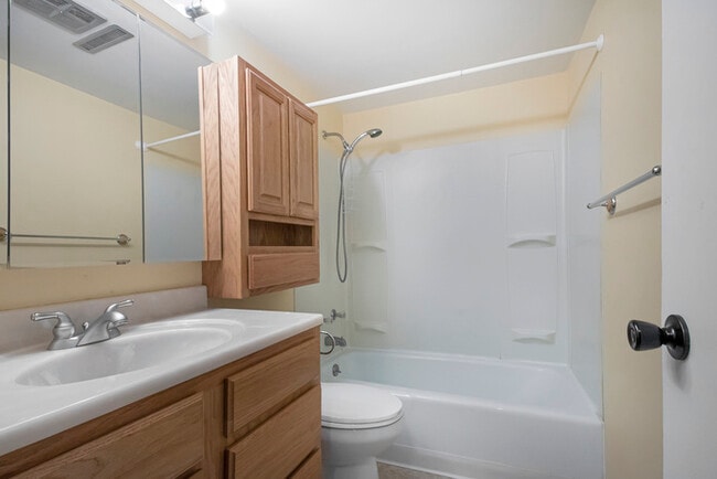 Building Photo - 5671 Christie Ave - Gorgeous 4 Bed