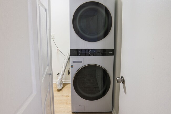 Building Photo - 8096 Castle Rock Ct