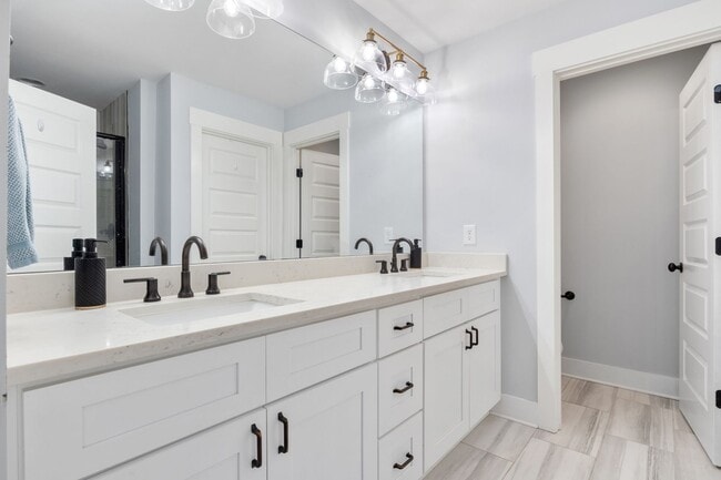 Building Photo - 3 Bedroom Inglewood Home