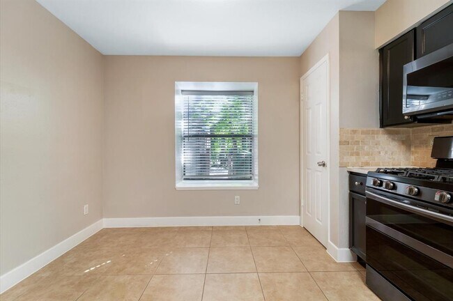 Building Photo - 30 Willowwood Cir