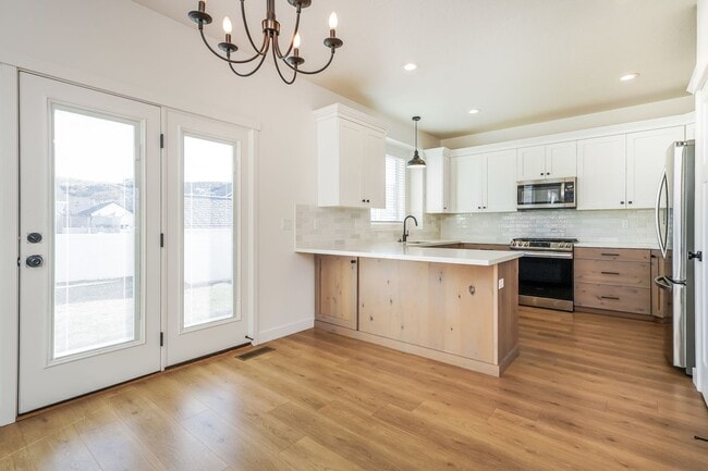 Building Photo - Spacious 4 Bed, 2.5 Bath Home with Central Air & 2-Car Garage! - Available NOW!