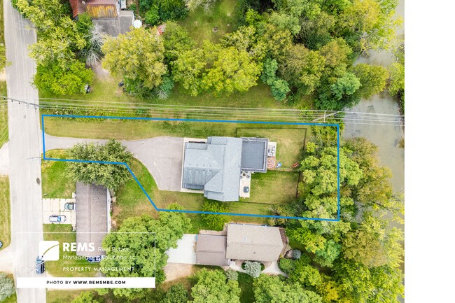 Building Photo - 815 Island Ct