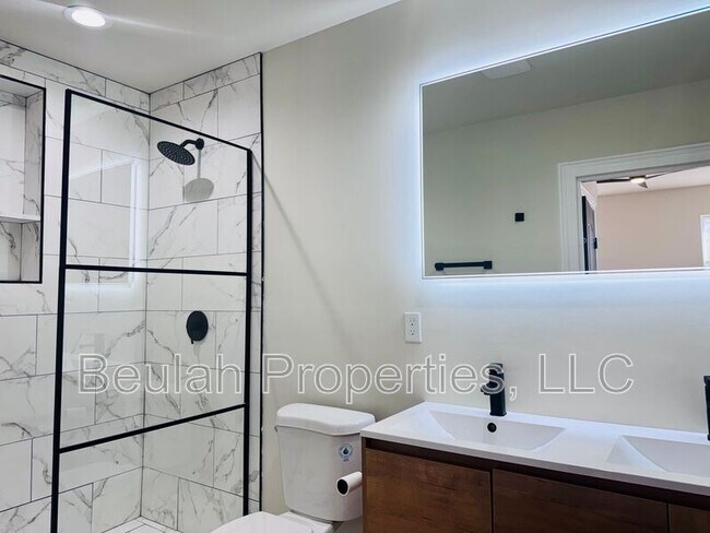 Building Photo - 1306 Sidney St