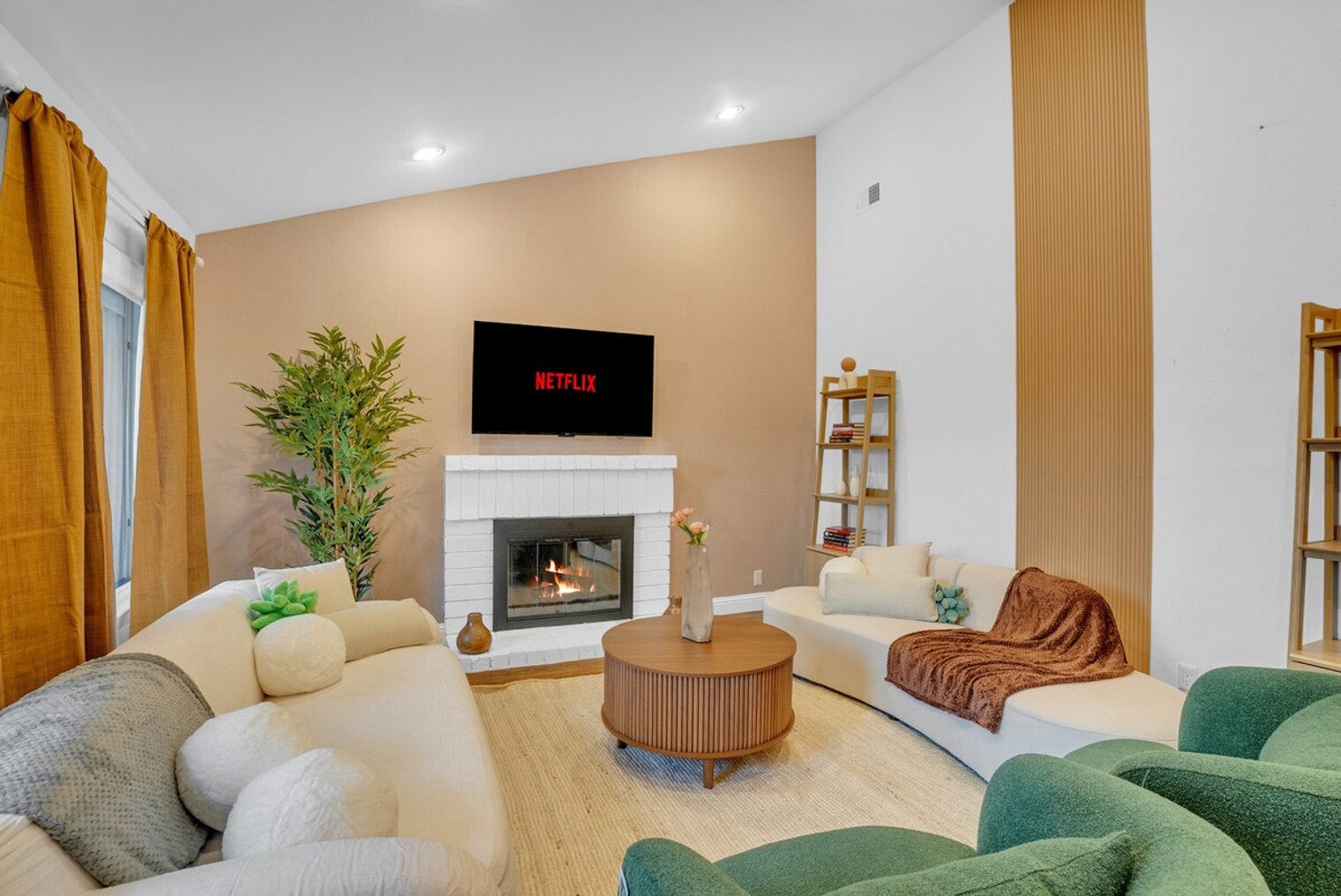 Building Photo - 5805 Silver Creek Valley Pl