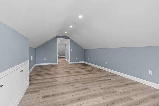 Building Photo - 53 Fenwood Rd