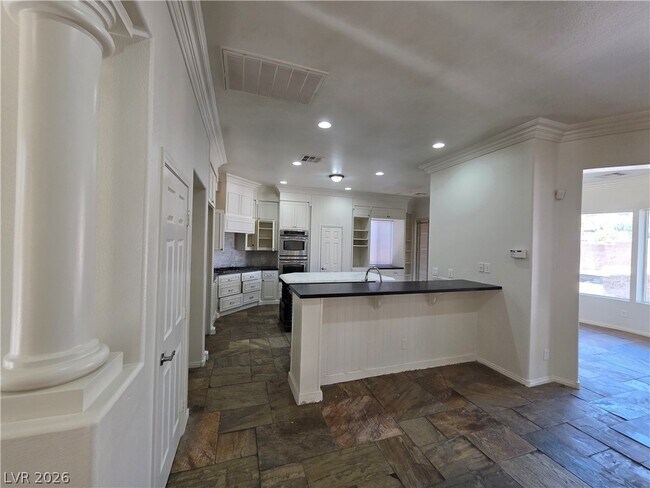 Building Photo - 9338 Wilderness Glen Ave