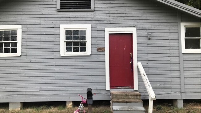Building Photo - 106 Grape St