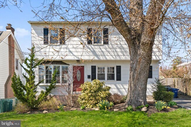 Building Photo - 268 Maple Ave