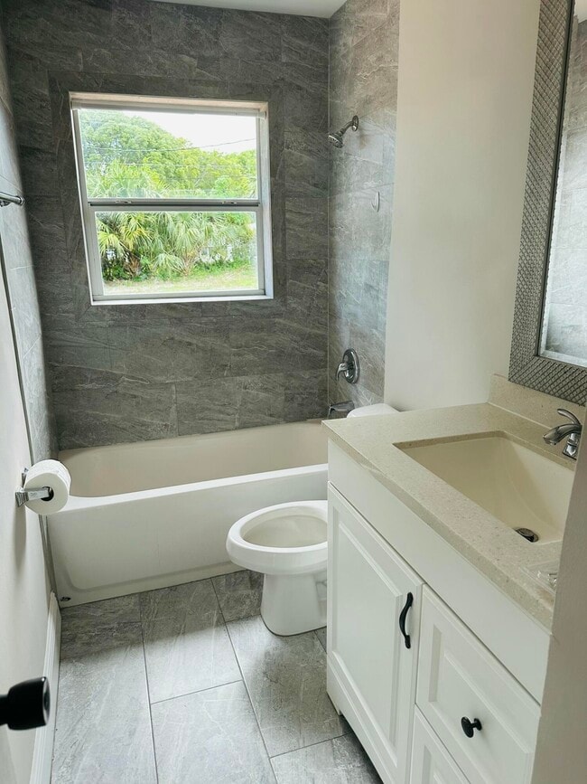 Building Photo - 1092 Florence Rd