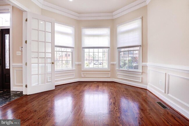 Building Photo - 4303 Evergreen Ln