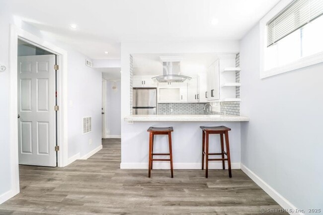 Building Photo - 15 Minerva St