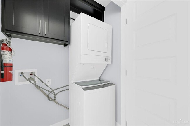 Building Photo - 12 12th St