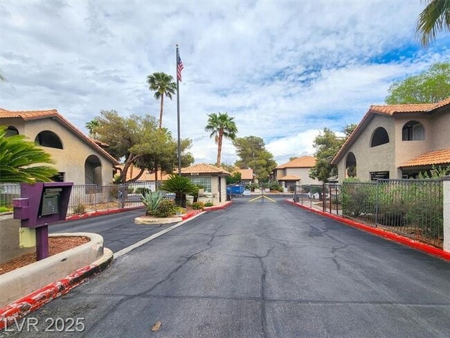 Building Photo - 2606 S Durango Dr