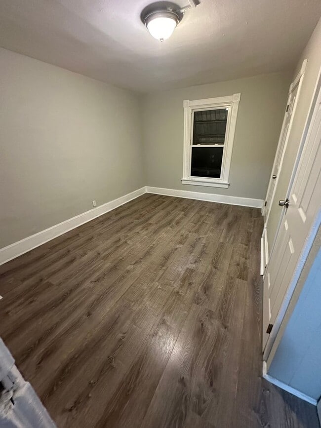 Building Photo - 3 BEDROOM 1 BATH NEWLY REMODELED in HAMILTON