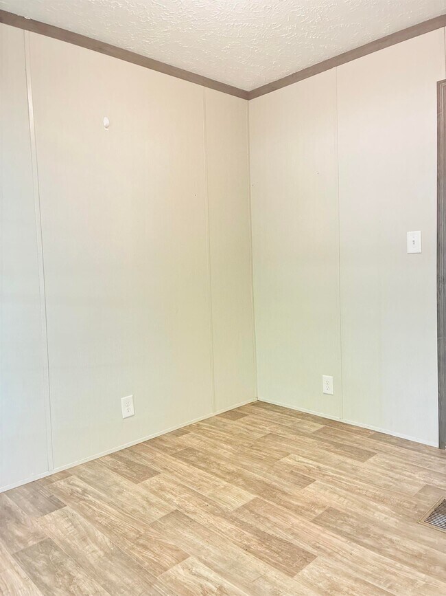 Building Photo - 754 Skylark Ln