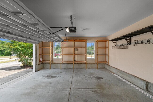 Building Photo - 3 Bed 2 Bath Convenient to Fayetteville an...