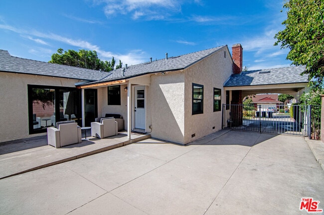 Building Photo - 414 University Ave