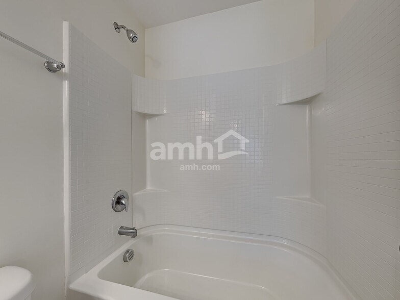 Building Photo - 123 Orion Way