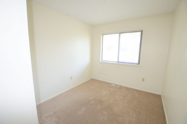 Building Photo - 3Bd/2.5Ba Lafayette Townhome Available Now