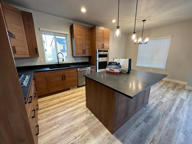 Building Photo - 12307 Eovaldi Ave