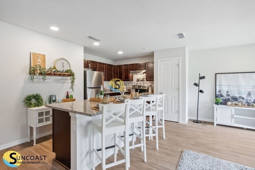 Building Photo - 7638 Mailes Ct