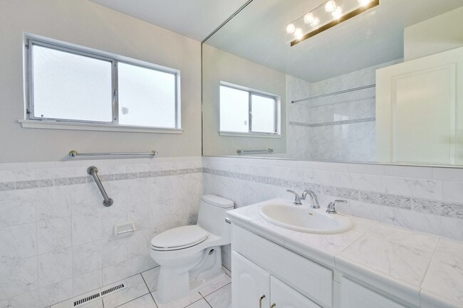 Building Photo - 1534 Crespi Dr