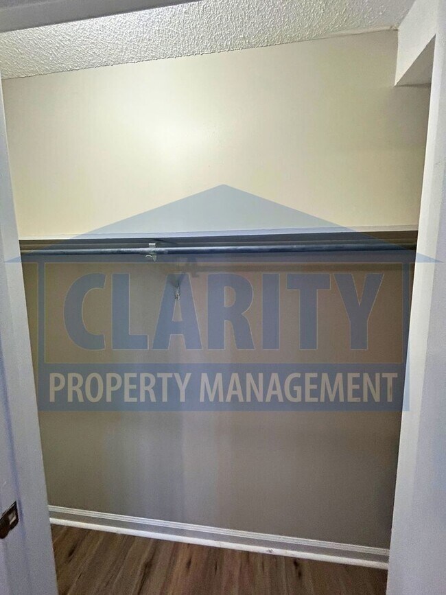 Building Photo - 206 Cliftview Dr