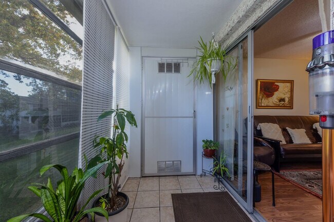 Building Photo - 369 Tilford Q