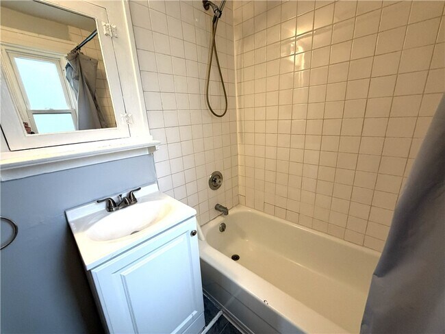 Building Photo - 5 Vayo St