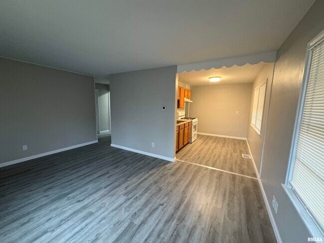 Building Photo - 2822 W Antoinette St